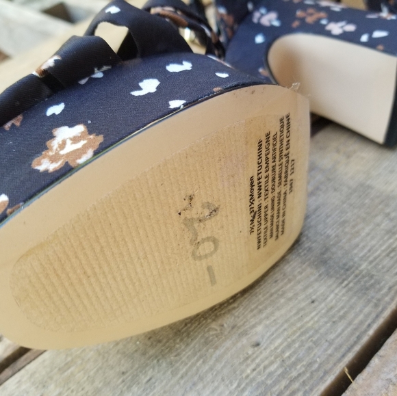 Size 7.5 High Heel Shoes Nine West Cherry Blossom Blacks Straps Buckles Ladies - Picture 9 of 11